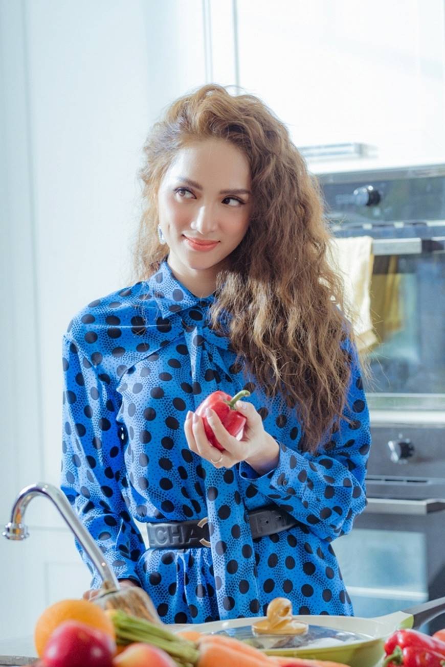 Hương Giang trở lại hết sức lầy lội kết đôi cùng nam thần Thái Lan Benz Akkaraporn-6