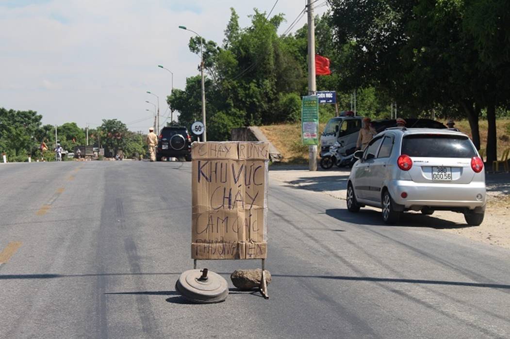 Cháy rừng lớn nhất ở Hà Tĩnh, chặn quốc lộ 1A, nghìn người dập lửa-2