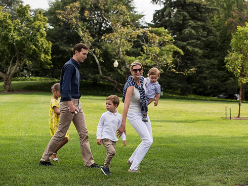 Khoảnh khắc Ivanka Trump khiến các nhà lãnh đạo thế giới ngước nhìn không rời mắt gây sốt mạng xã hội-5