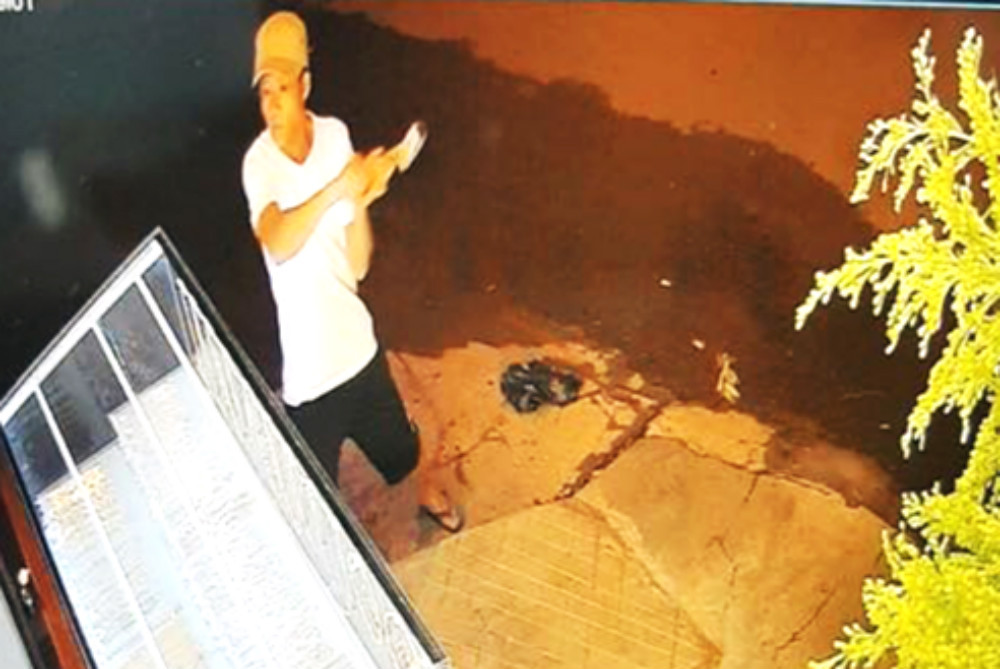 Camera ghi hình gã đàn ông dùng búa cướp vàng ở Đắk Lắk-1