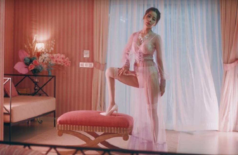 Chi Pu, Bích Phương đổi phong cách, mặc giống gái hư Sulli-10