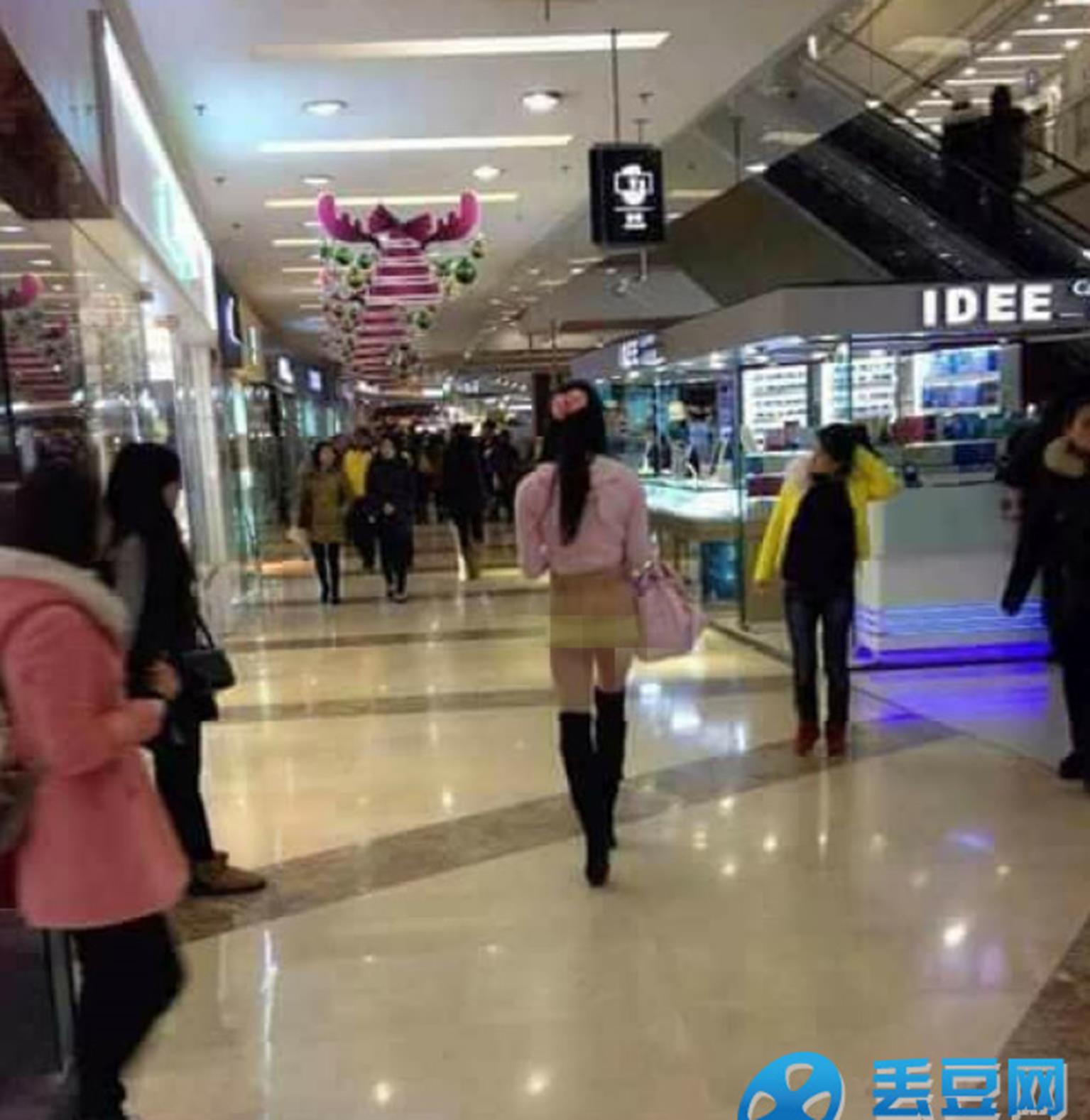 Thảm họa thời trang Trung Quốc: Cả đàn ông lẫn đàn bà đều khoe nội y khi ra đường-5