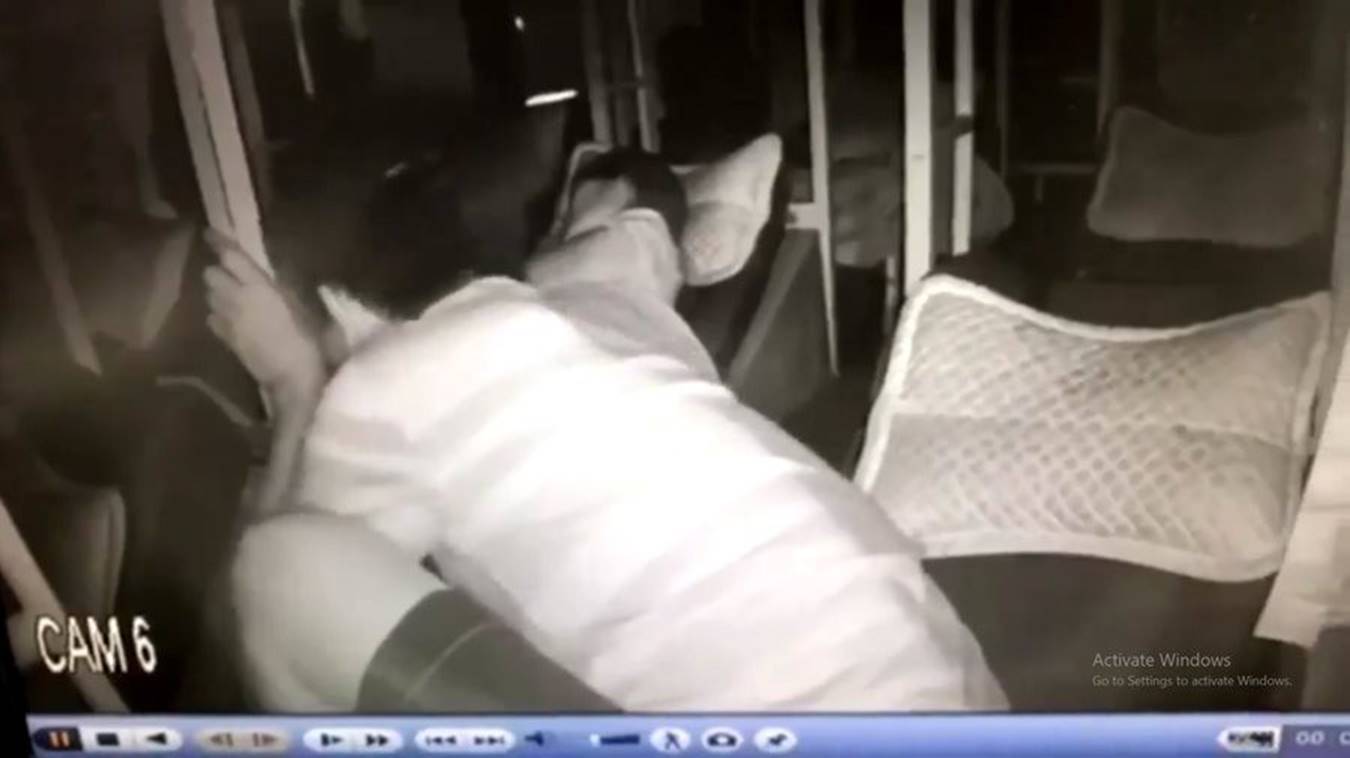 Lấy trộm 30 triệu của người phụ nữ đang ngủ trên xe khách, kẻ trộm đã liên hệ trả lại khi camera đăng tải trên MXH-2