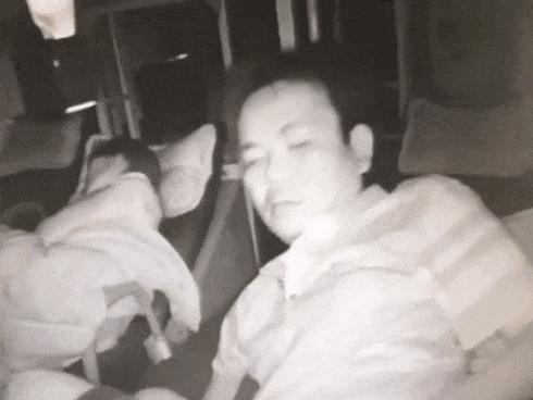 Siêu trộm dỡ mái tôn cửa hàng, cuỗm hàng chục điện thoại-1