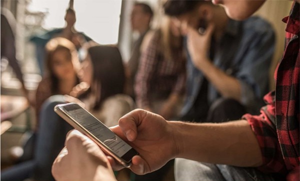 Cậu học sinh 15 tuổi bị xuất huyết não chỉ vì thói quen nhiều người mắc phải-1