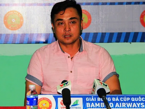 Lão tướng Anh Đức bất ngờ sang Singapore kiểm tra chấn thương-3