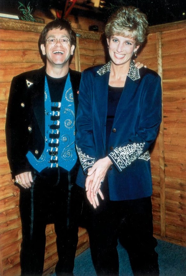 Lần đầu hé lộ những khoảnh khắc hiếm có của cố Công nương Diana, từ chiếc váy hở ngực táo bạo cho đến những câu chuyện ẩn chứa sau đó-3