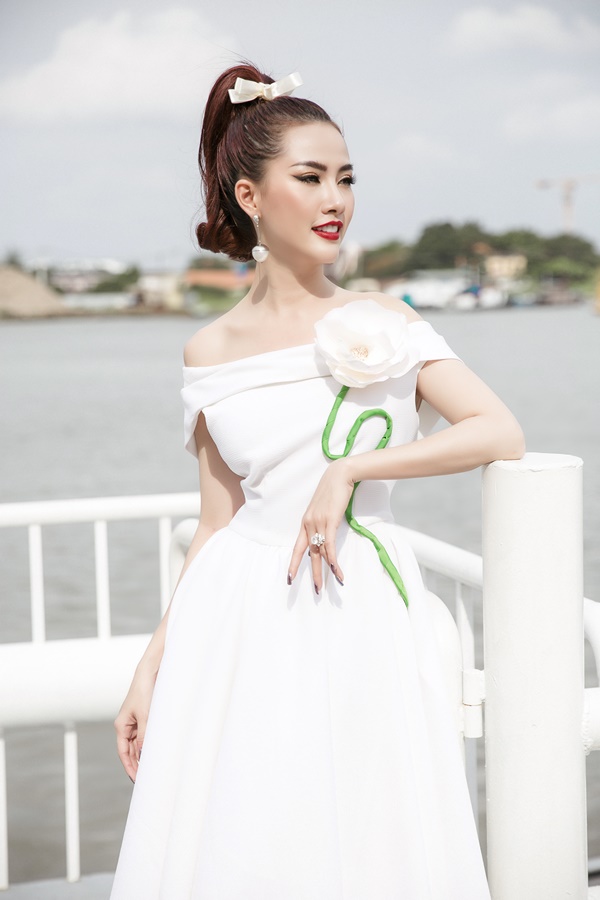 Ngạc nhiên chưa: Cũng có lúc Phượng Chanel ăn mặc không sến sẩm và lạc quẻ đây này!-10