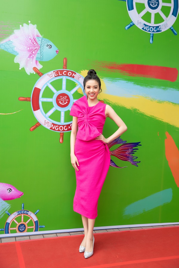 Ngạc nhiên chưa: Cũng có lúc Phượng Chanel ăn mặc không sến sẩm và lạc quẻ đây này!-12