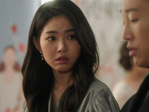 Cô dâu hủy cưới vì em trai chồng đưa gái lạ vào phòng tân hôn ngủ-2