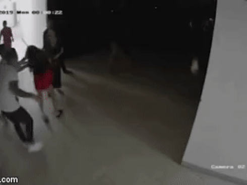 Nữ nhân viên y tế đang mang thai bị hành hung tại bệnh viện-1