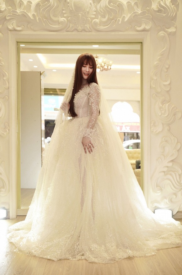 Thu Thủy cùng tình trẻ đi thử đồ cưới, đưa ra câu trả lời rõ ràng về thông tin cưới chạy bầu-1