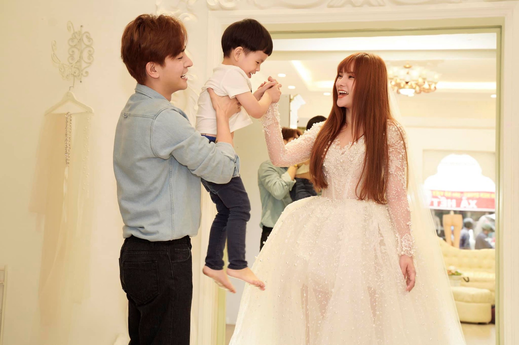 Thu Thủy cùng tình trẻ đi thử đồ cưới, đưa ra câu trả lời rõ ràng về thông tin cưới chạy bầu-5