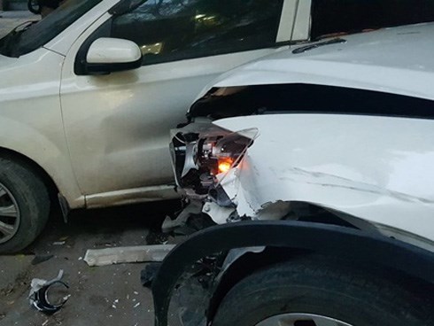 Ô tô Mazda CX5 tông cả loạt xe máy trên đường Hà Nội