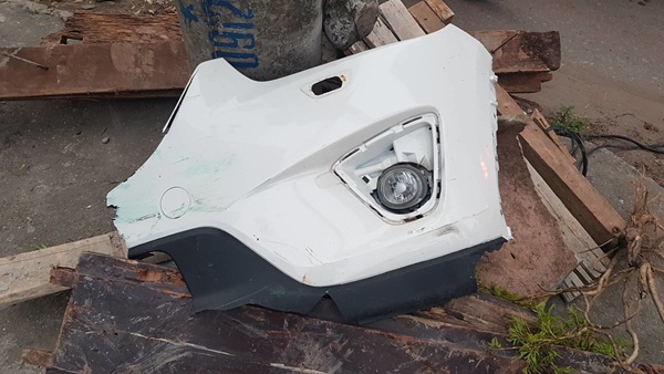 Ô tô Mazda CX5 tông cả loạt xe máy trên đường Hà Nội-3