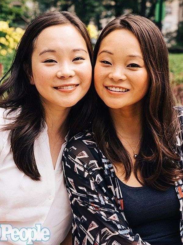 Xem clip Youtube thấy người giống hệt mình, cô gái trẻ không ngờ số phận đưa đẩy tìm được chị em song sinh thất lạc 25 năm-1