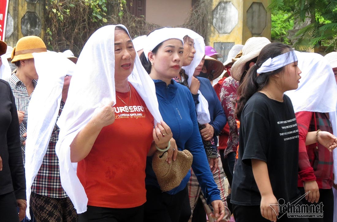 Chìm tàu cá ở Bạch Long Vĩ, trắng khăn tang đường làng ở Nghệ An-4