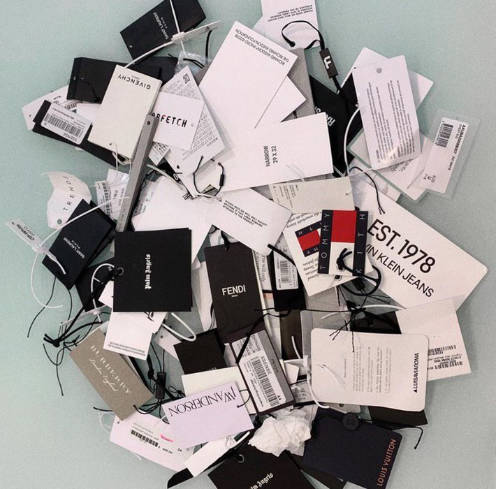 Biết Sơn Tùng M-TP là dân chơi rồi, nhưng đống đồ hiệu trong MV mới của anh chàng vẫn khiến dân tình choáng váng-23