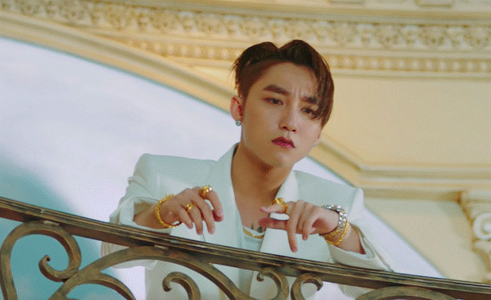 Biết Sơn Tùng M-TP là dân chơi rồi, nhưng đống đồ hiệu trong MV mới của anh chàng vẫn khiến dân tình choáng váng-18