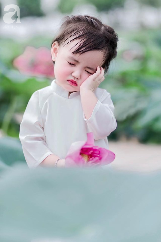 Mùa sen thị phi đã qua, hội chị em lại tan chảy với thiếu nữ má phính cao 80cm diện áo dài xinh như búp bê-5