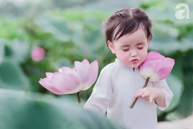 Mùa sen thị phi đã qua, hội chị em lại tan chảy với thiếu nữ má phính cao 80cm diện áo dài xinh như búp bê-7