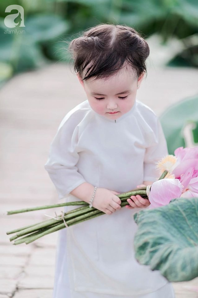 Mùa sen thị phi đã qua, hội chị em lại tan chảy với thiếu nữ má phính cao 80cm diện áo dài xinh như búp bê-6