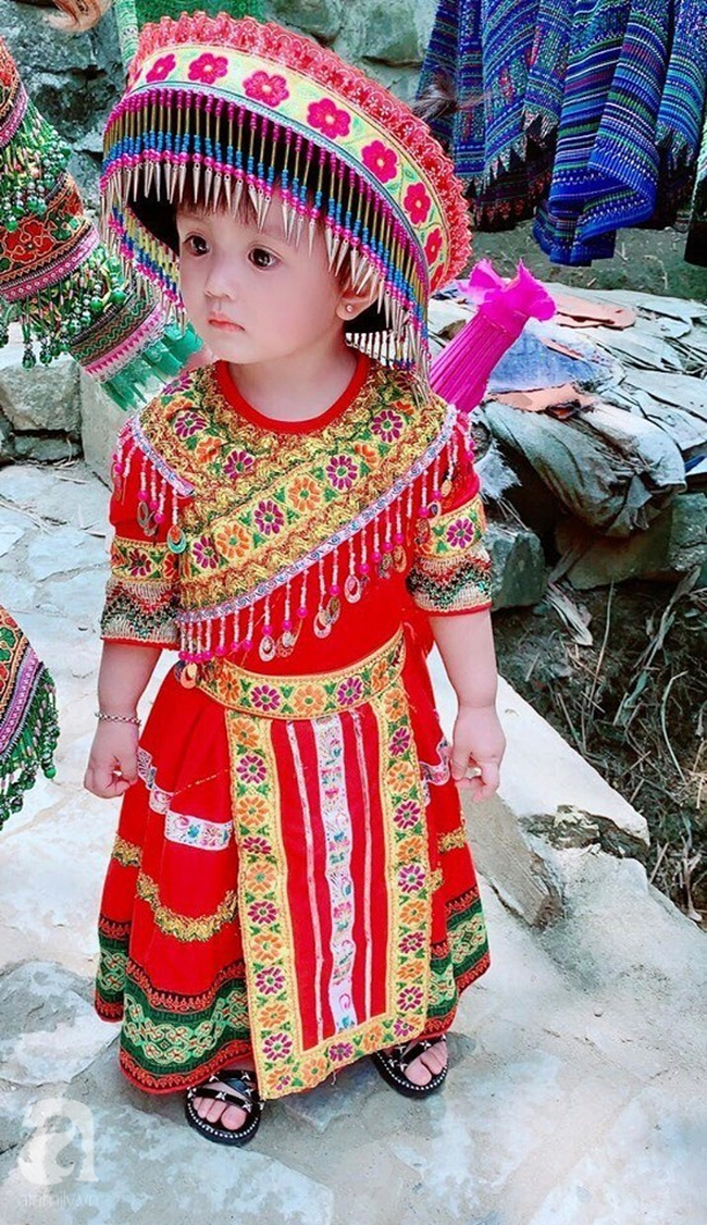 Mùa sen thị phi đã qua, hội chị em lại tan chảy với thiếu nữ má phính cao 80cm diện áo dài xinh như búp bê-9