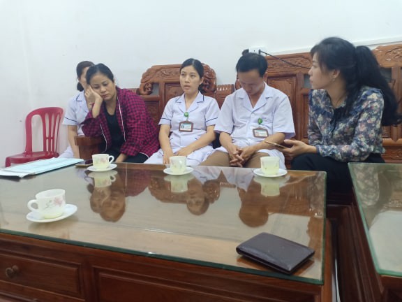 Trẻ sơ sinh tử vong với vết đứt bất thường quanh cổ: Không ra được nên tôi… thử kéo-2