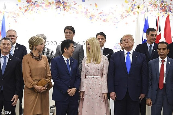 Khoảnh khắc Ivanka Trump khiến các nhà lãnh đạo thế giới ngước nhìn không rời mắt gây sốt mạng xã hội-3