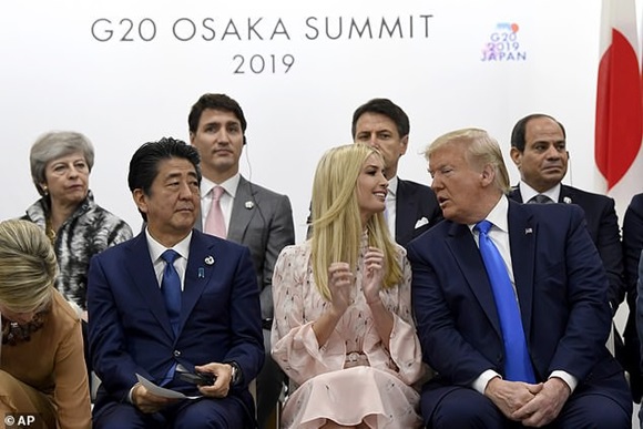 Khoảnh khắc Ivanka Trump khiến các nhà lãnh đạo thế giới ngước nhìn không rời mắt gây sốt mạng xã hội-4