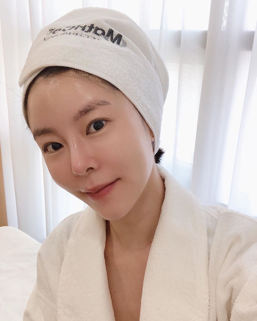 Bác sĩ da liễu làm đúng 4 điều này mỗi sáng để chống lão hóa, chị em nên học theo ngay để không bị già trước tuổi-2