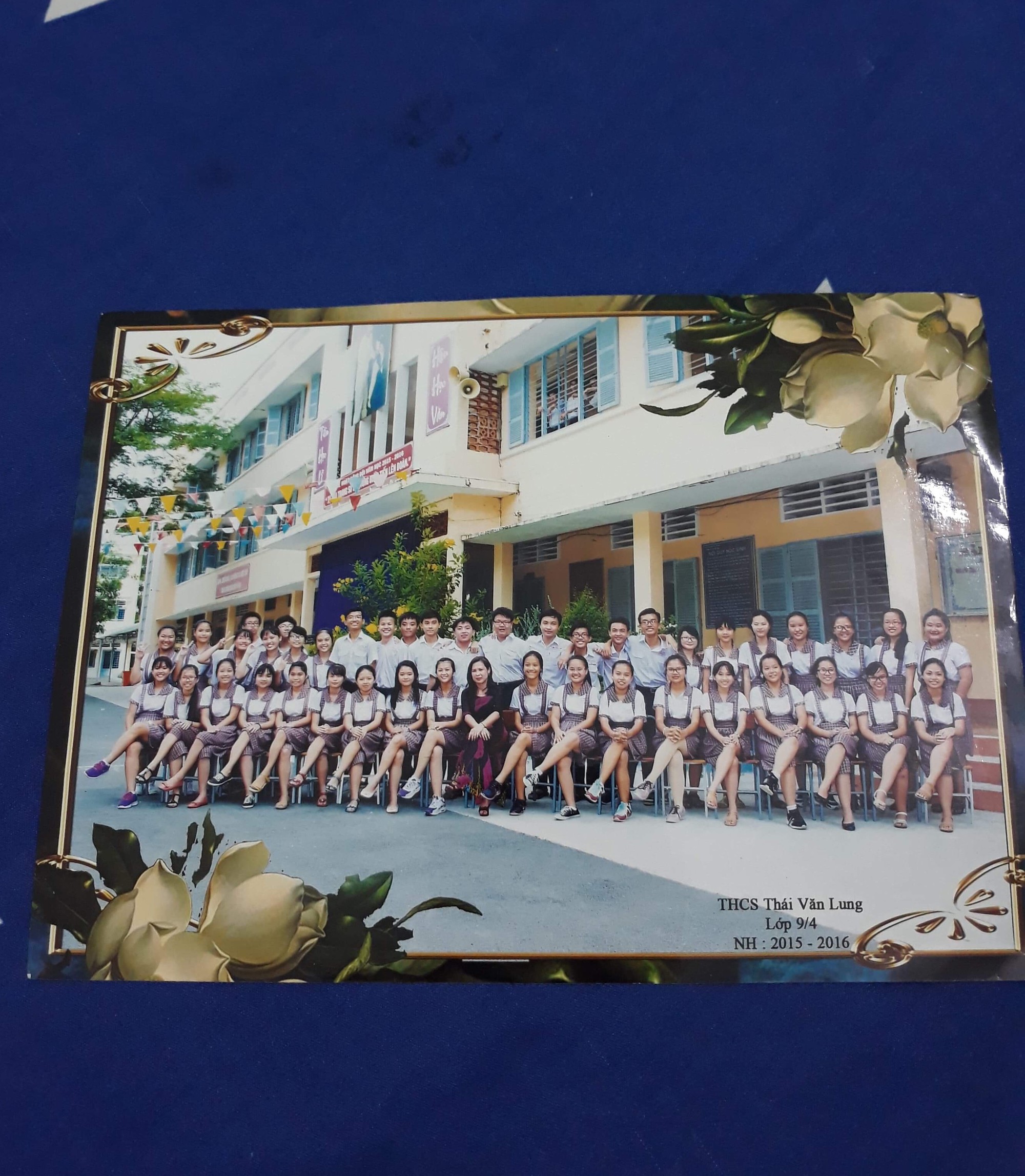 Chuyện cổ tích có thật về họp lớp cấp 2: Không nhà hàng sang chảnh, không điện thoại selfie, cùng ôm nhau khóc ôn lại kỷ niệm cũ-3