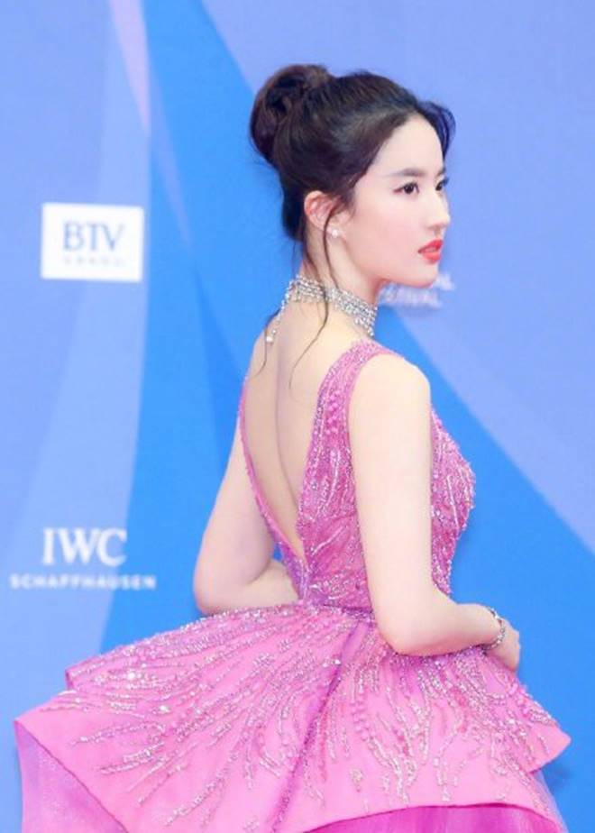 Lưu Diệc Phi lấy lại dung mạo thần tiên tỷ tỷ nhờ tấm lưng trần nuột nà không tì vết-10