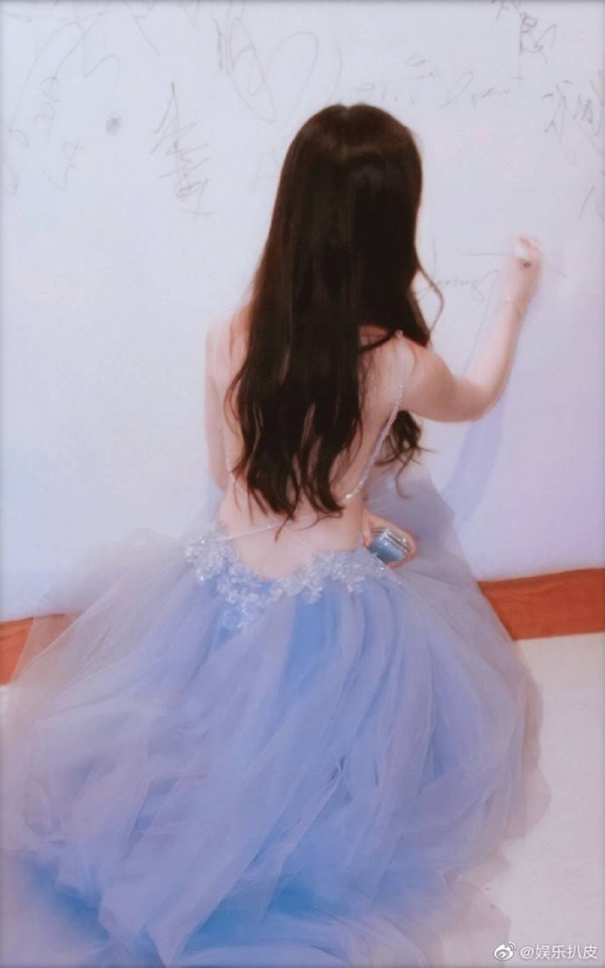 Lưu Diệc Phi lấy lại dung mạo thần tiên tỷ tỷ nhờ tấm lưng trần nuột nà không tì vết-6