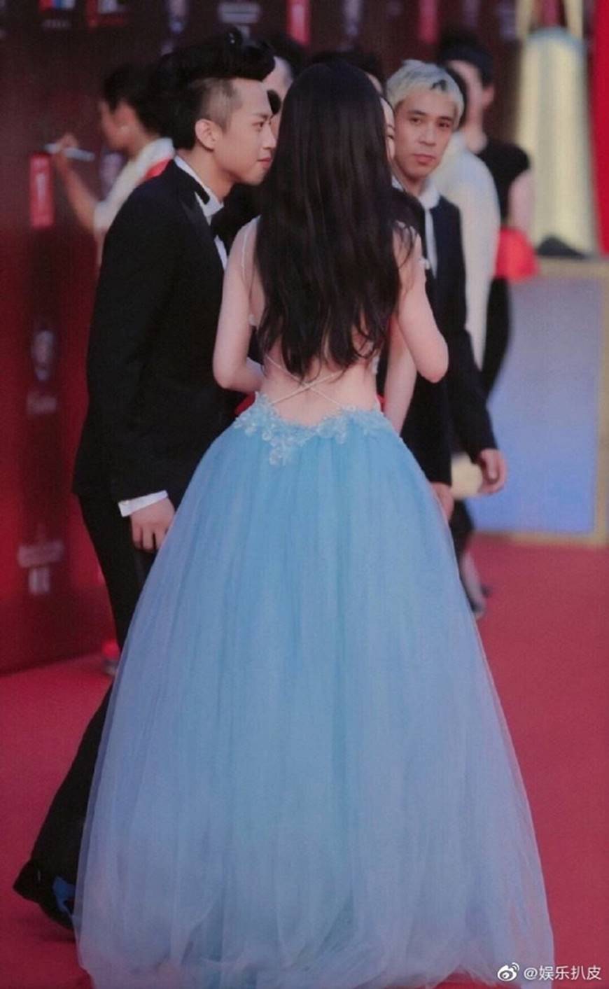 Lưu Diệc Phi lấy lại dung mạo thần tiên tỷ tỷ nhờ tấm lưng trần nuột nà không tì vết-8