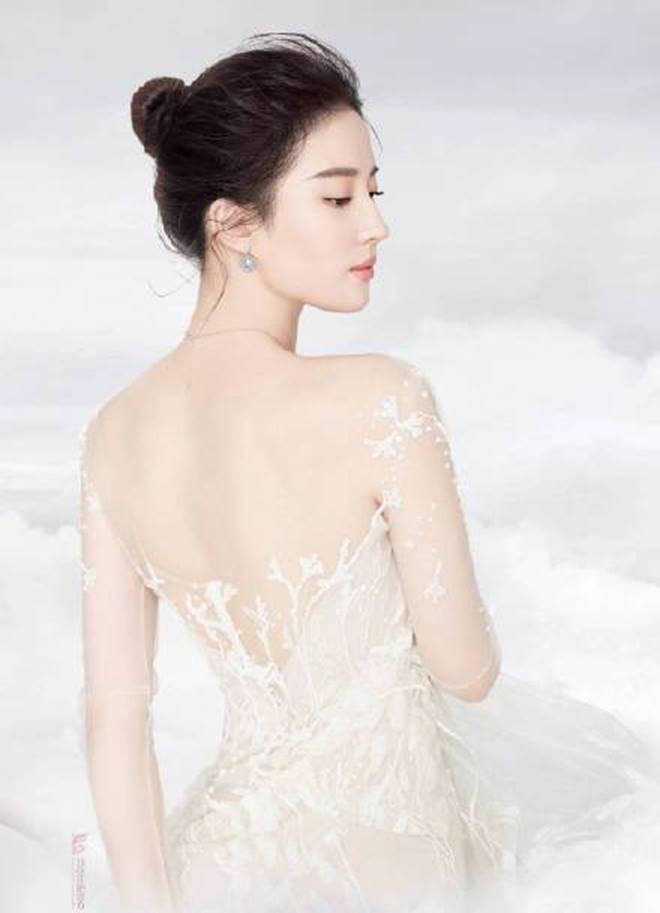 Lưu Diệc Phi lấy lại dung mạo thần tiên tỷ tỷ nhờ tấm lưng trần nuột nà không tì vết-9