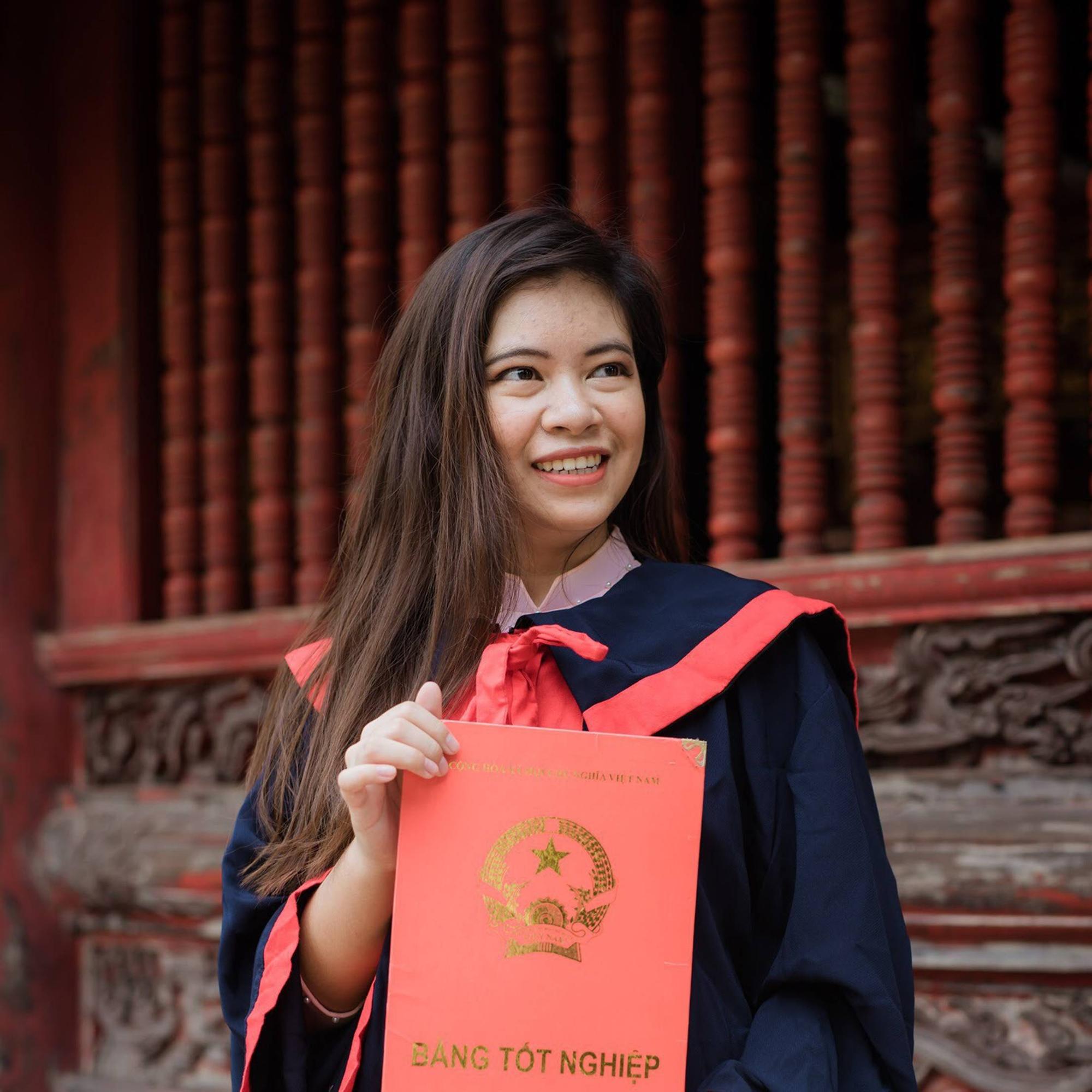 Nữ sinh người Thái tốt nghiệp thủ khoa trường Nhân văn với điểm 3.92/4: Điều mình shock nhất ở Việt Nam là quá nhiều xe máy và tiếng còi inh ỏi-1