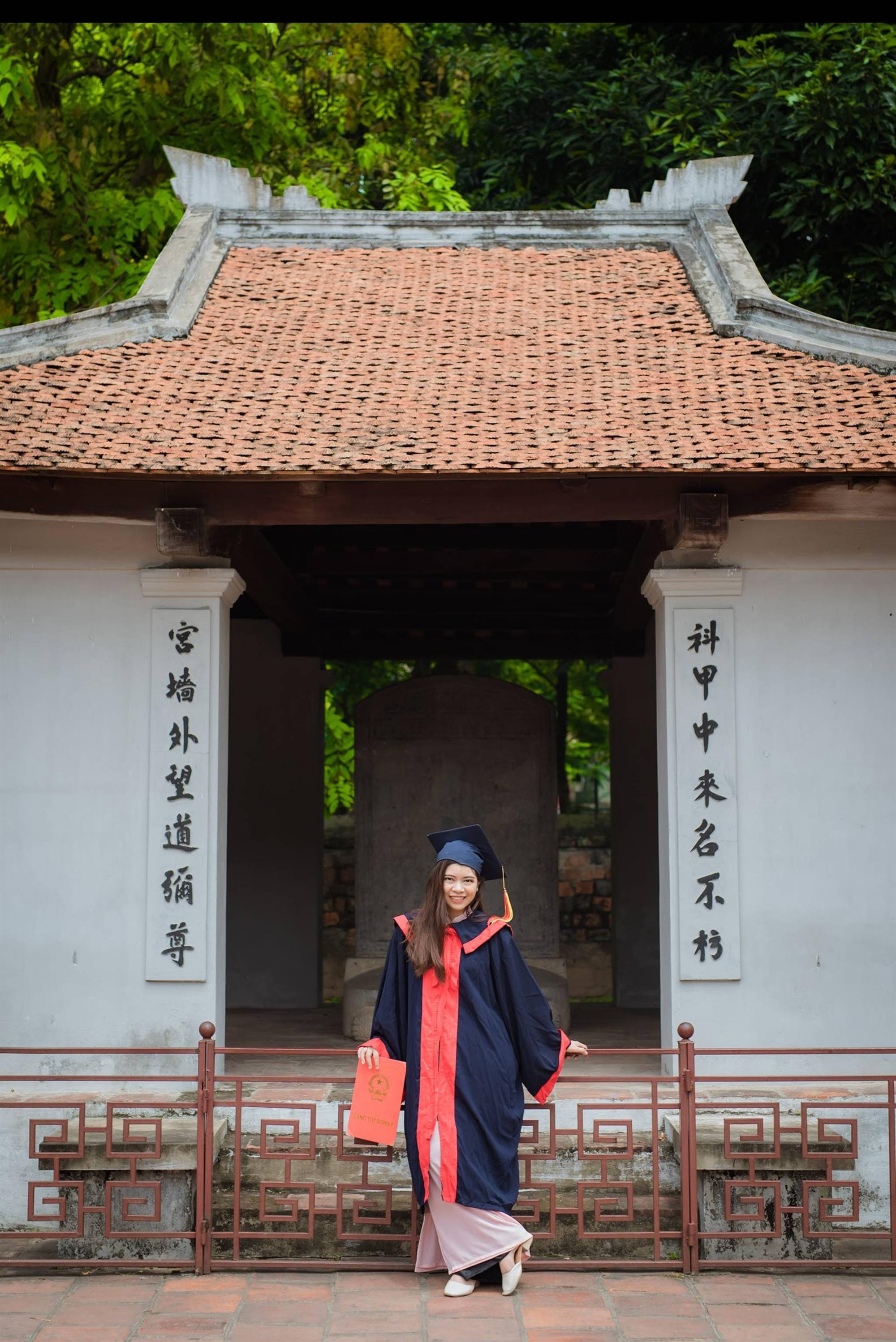 Nữ sinh người Thái tốt nghiệp thủ khoa trường Nhân văn với điểm 3.92/4: Điều mình shock nhất ở Việt Nam là quá nhiều xe máy và tiếng còi inh ỏi-5