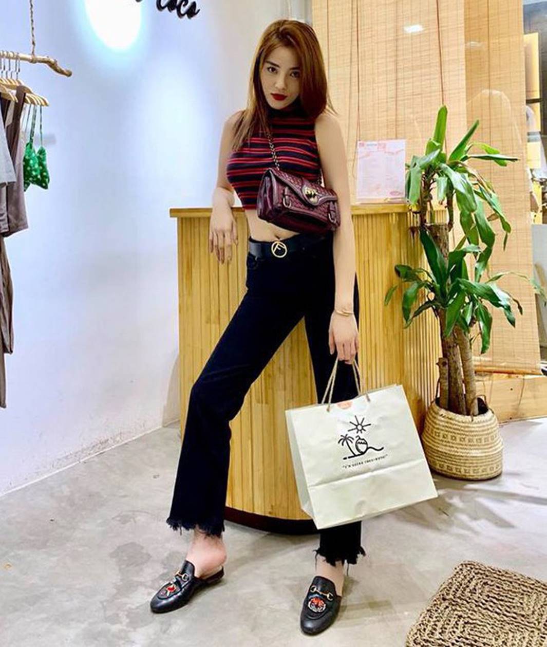 Nghịch lý Showbiz: Người dát đồ hiệu nhìn như đồ chợ, người mặc đồ bình dân lại sang xịn chẳng thua ai-14