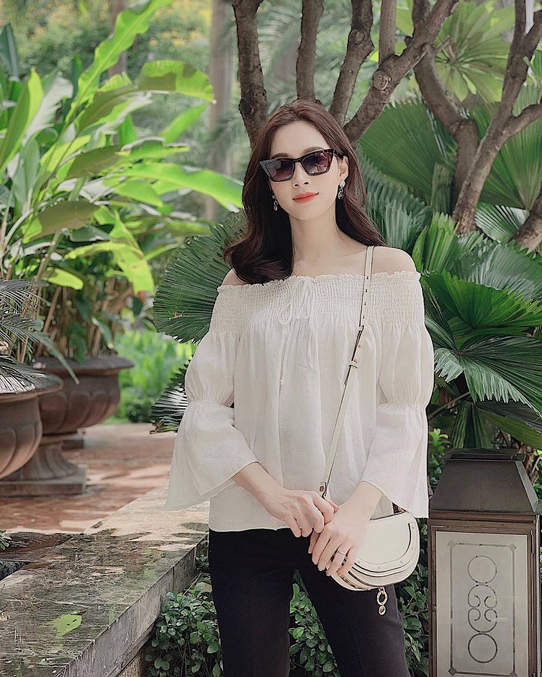 Nghịch lý Showbiz: Người dát đồ hiệu nhìn như đồ chợ, người mặc đồ bình dân lại sang xịn chẳng thua ai-8
