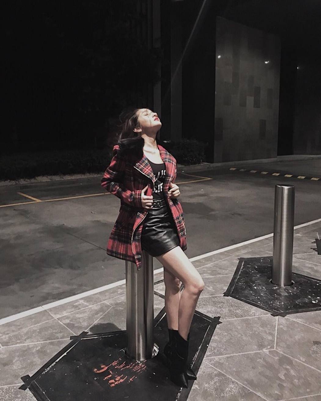 Nghịch lý Showbiz: Người dát đồ hiệu nhìn như đồ chợ, người mặc đồ bình dân lại sang xịn chẳng thua ai-18