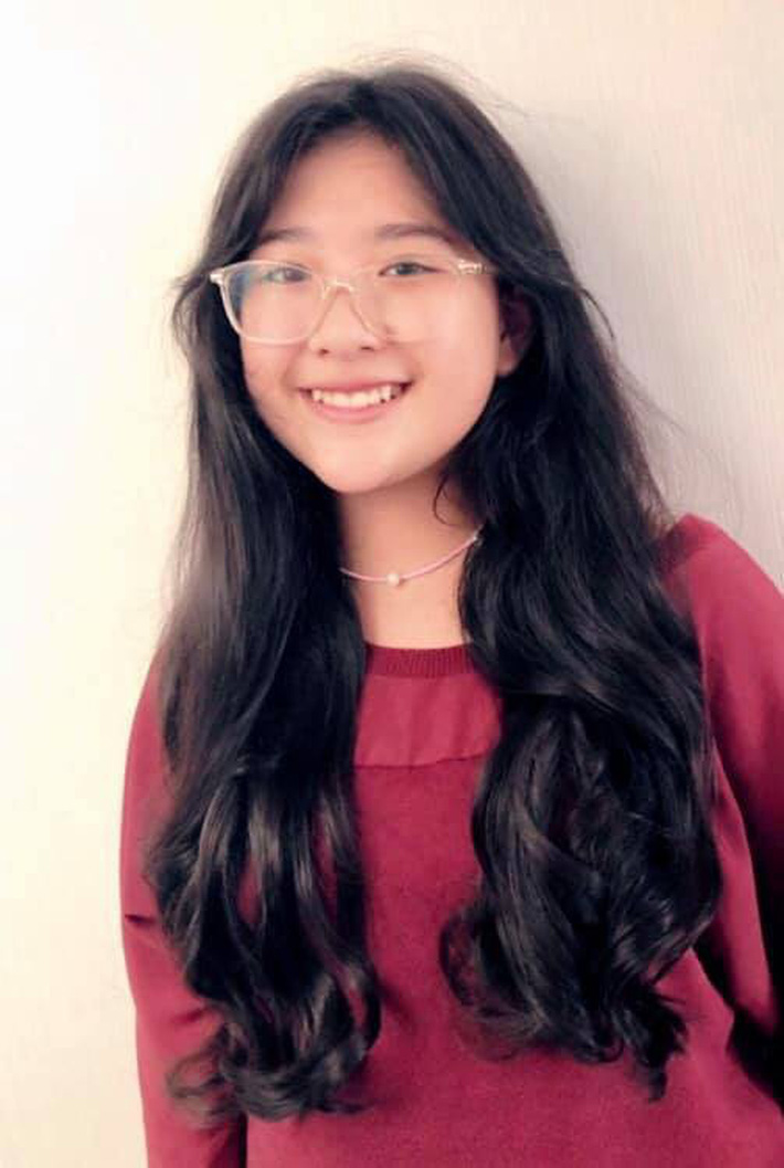 Con gái lớn MC Quyền Linh sớm bộc lộ tố chất beauty blogger với khả năng làm tóc điệu nghệ-4