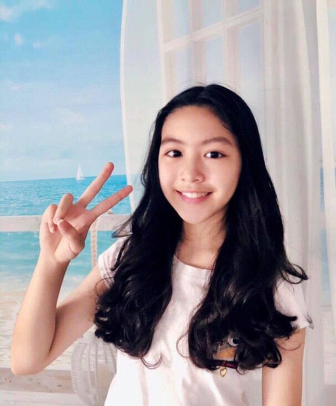Con gái lớn MC Quyền Linh sớm bộc lộ tố chất beauty blogger với khả năng làm tóc điệu nghệ-5