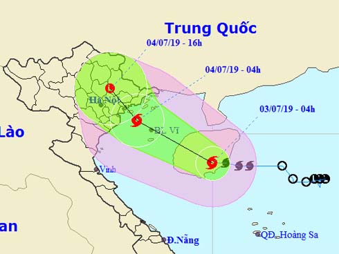 Ảnh hưởng bão số 2 khiến Hà Nội mưa trắng xoá, gió quật nghiêng người-24