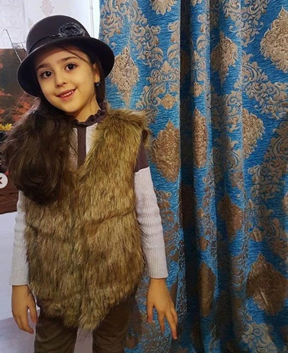 Bé gái bị làm phiền vì quá đẹp khiến bố phải nghỉ việc làm vệ sĩ bây giờ ra sao?-10