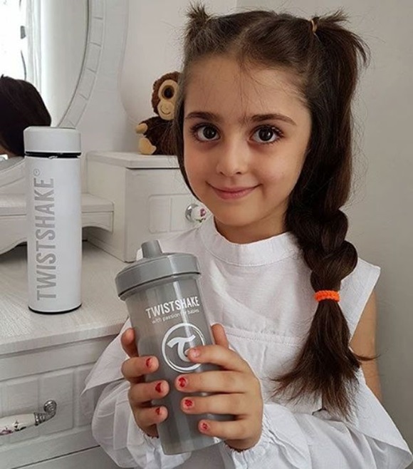 Bé gái bị làm phiền vì quá đẹp khiến bố phải nghỉ việc làm vệ sĩ bây giờ ra sao?-12