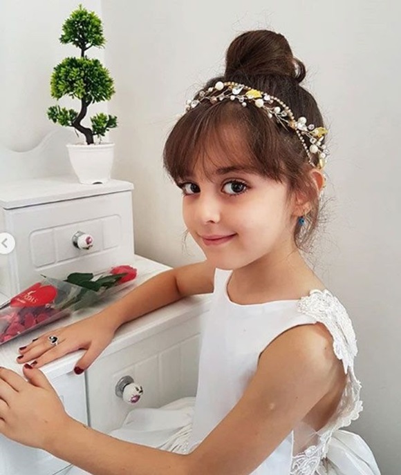 Bé gái bị làm phiền vì quá đẹp khiến bố phải nghỉ việc làm vệ sĩ bây giờ ra sao?-14