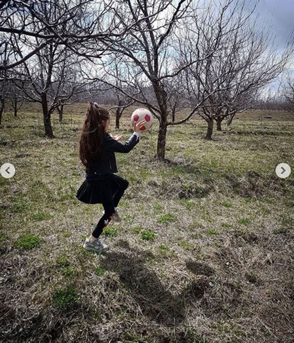 Bé gái bị làm phiền vì quá đẹp khiến bố phải nghỉ việc làm vệ sĩ bây giờ ra sao?-8