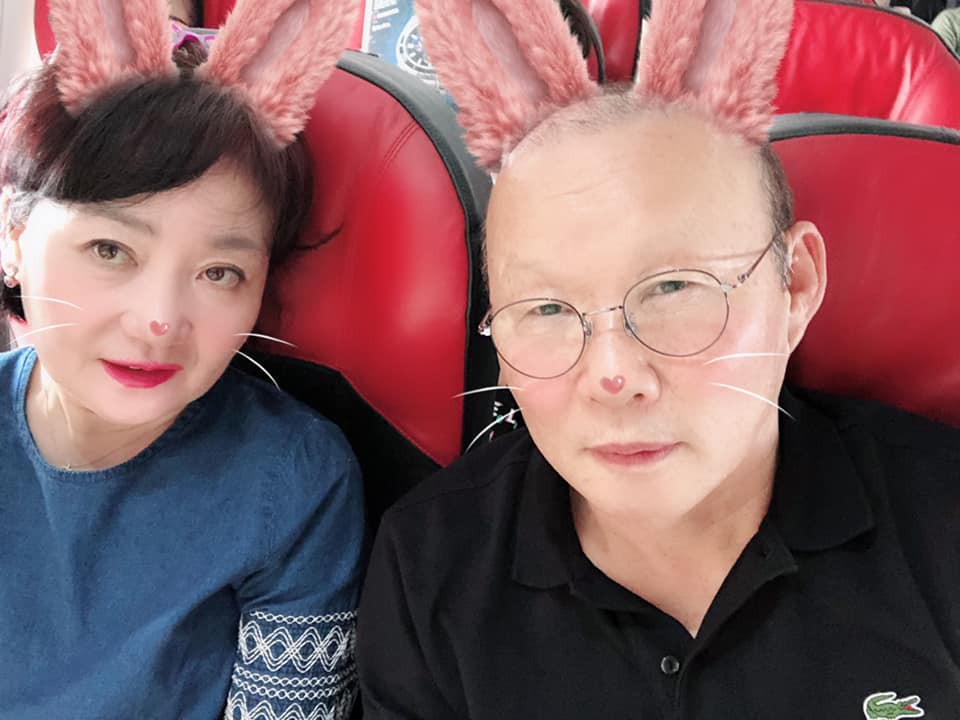 Tuổi 60, HLV Park Hang Seo vẫn khiến người ta ngưỡng mộ về cuộc hôn nhân đẹp như cổ tích giữa đời thực-3