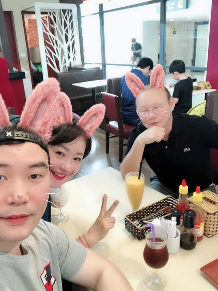 Tuổi 60, HLV Park Hang Seo vẫn khiến người ta ngưỡng mộ về cuộc hôn nhân đẹp như cổ tích giữa đời thực-4